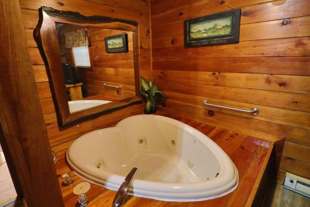 Alpine Mountain Sweetheart Cabin Jacuzzi #6 Helen Extérieur photo